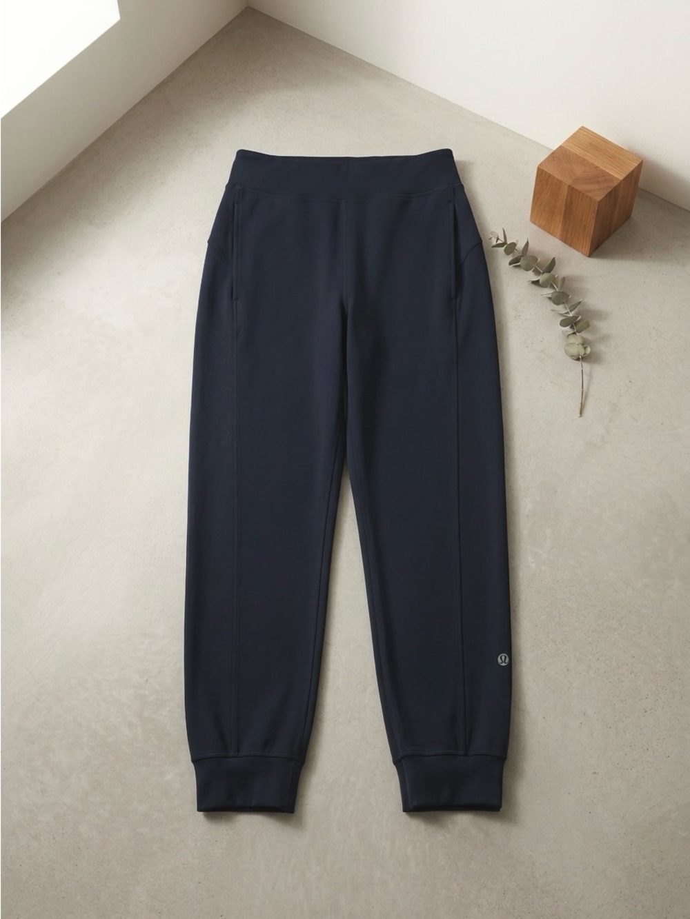 Lululemon Rejuvenate Crop 18 Blue Tied Size 2 Nulu Loose Sweatpants Pants GUC
